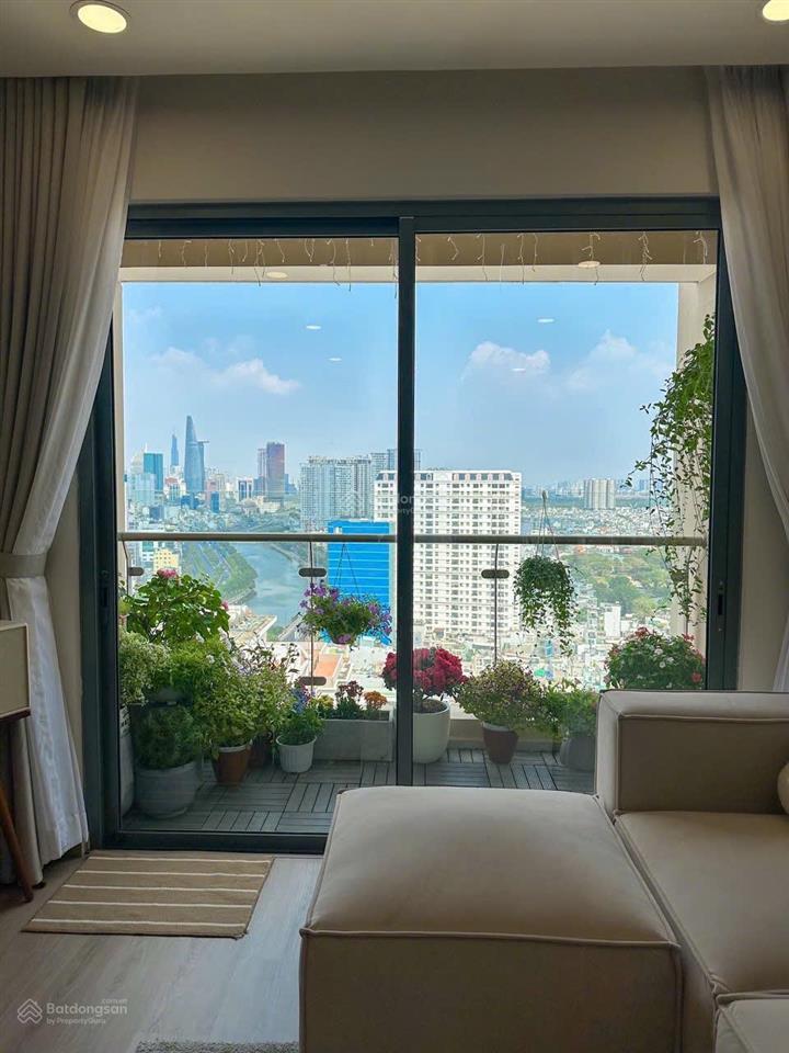 Thuê gold view 2pn2wc 81m2 ban công view sông ngay bến vân đồn quận 4 sát q1q3  harry 0775 924 ***