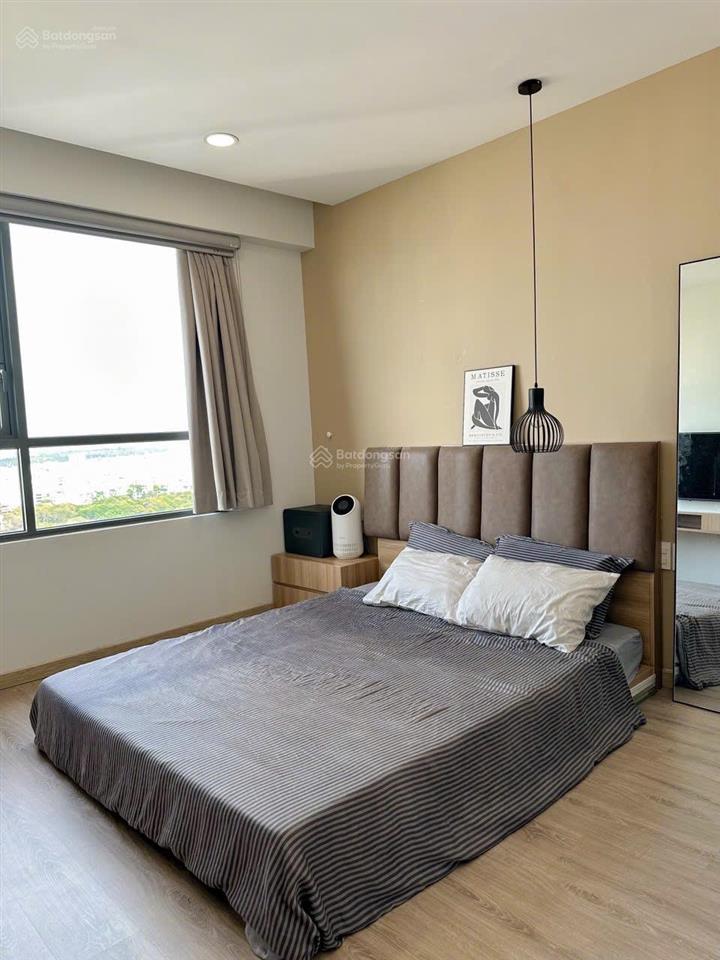 Thuê gold view 2pn2wc 81m2 ban công view sông ngay bến vân đồn quận 4 sát q1q3  harry 0775 924 ***