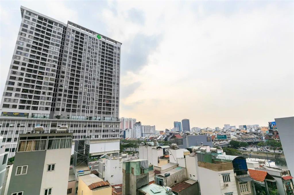 Thuê millennium 35m2 mới 100% giá 12tr ban công view sông  bến vân đồn quận 4 sát q1  0775 924 ***