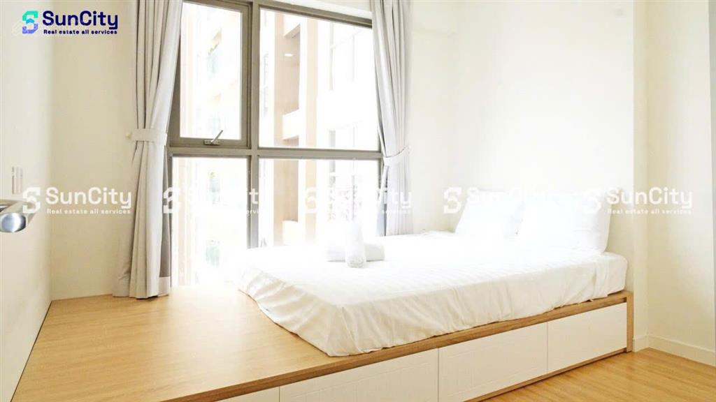 Thuê căn hộ 2pn 2wc 74m2 cao cấp ban công full view bến vân đồn, q4 (gần q1)  harry 0775 924 ***