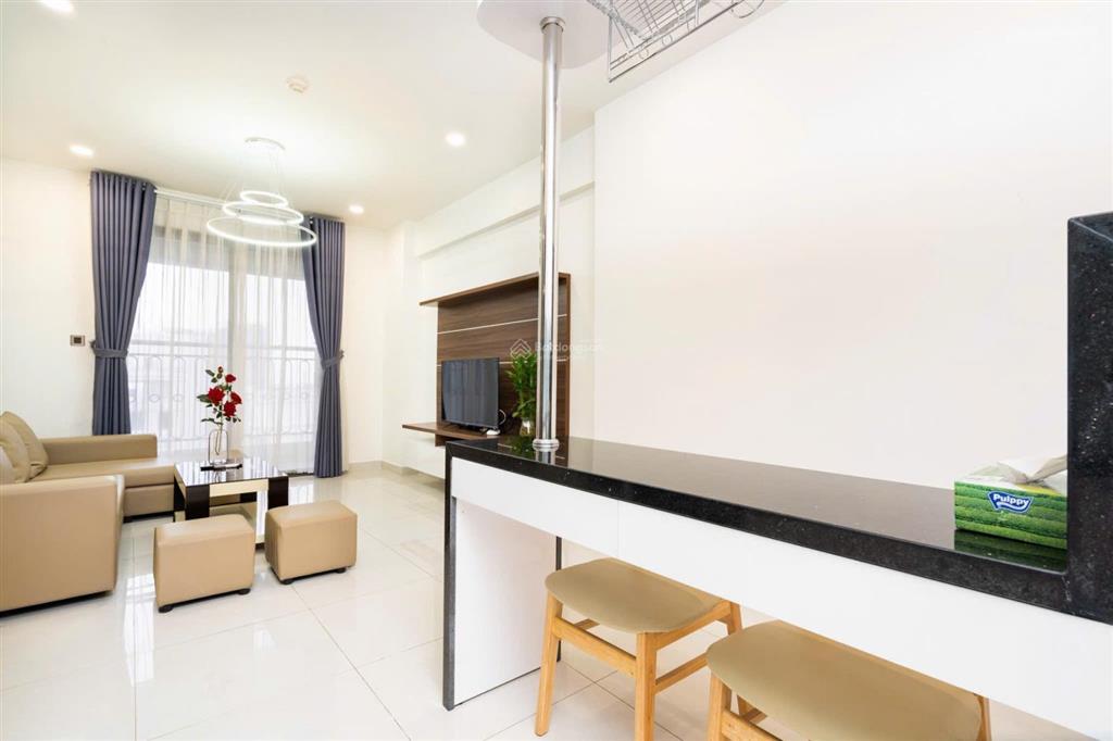 Thuê ngay 2pn1wc 60m2 ban công view thoáng mới 100% ngay bến vân đồn quận 4 sát q1  0775 924 ***