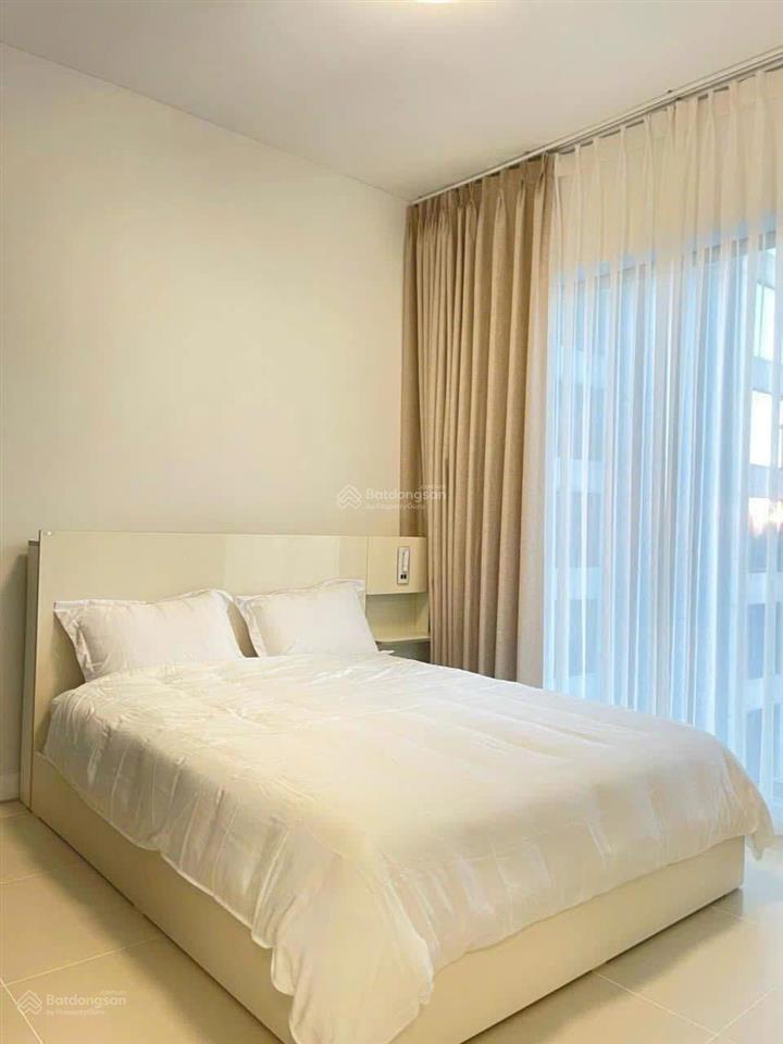 Thuê gold view 1 pn 56m2 mới 100% ban công view sông ngay bến vân đồn quận 4 sát q1  0775 924 ***