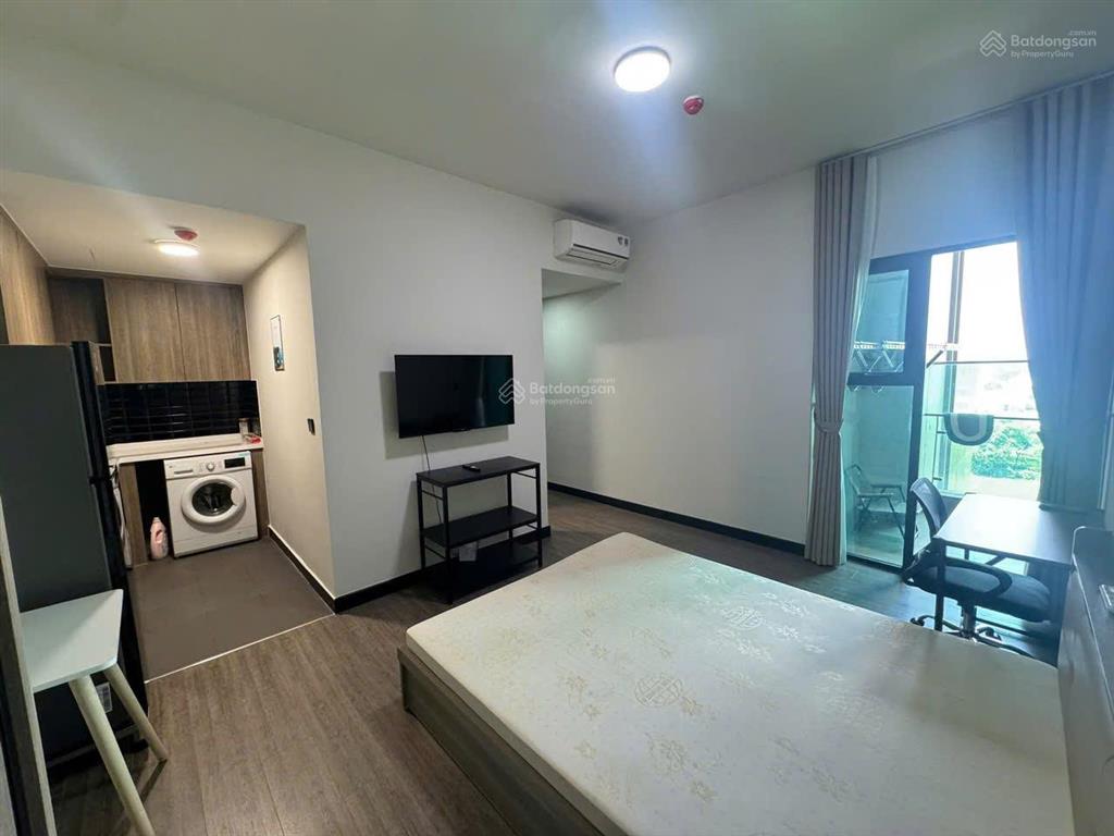 Thuê delasol 35m2 ban công view sông giá chỉ 12tr5 sát bên vân đồn quận 4 sát q1, q3  0775 924 ***