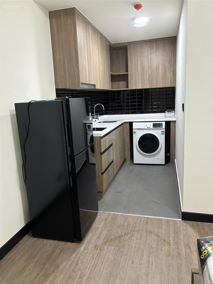 Thuê delasol 35m2 ban công view sông giá chỉ 12tr5 sát bên vân đồn quận 4 sát q1, q3  0775 924 ***