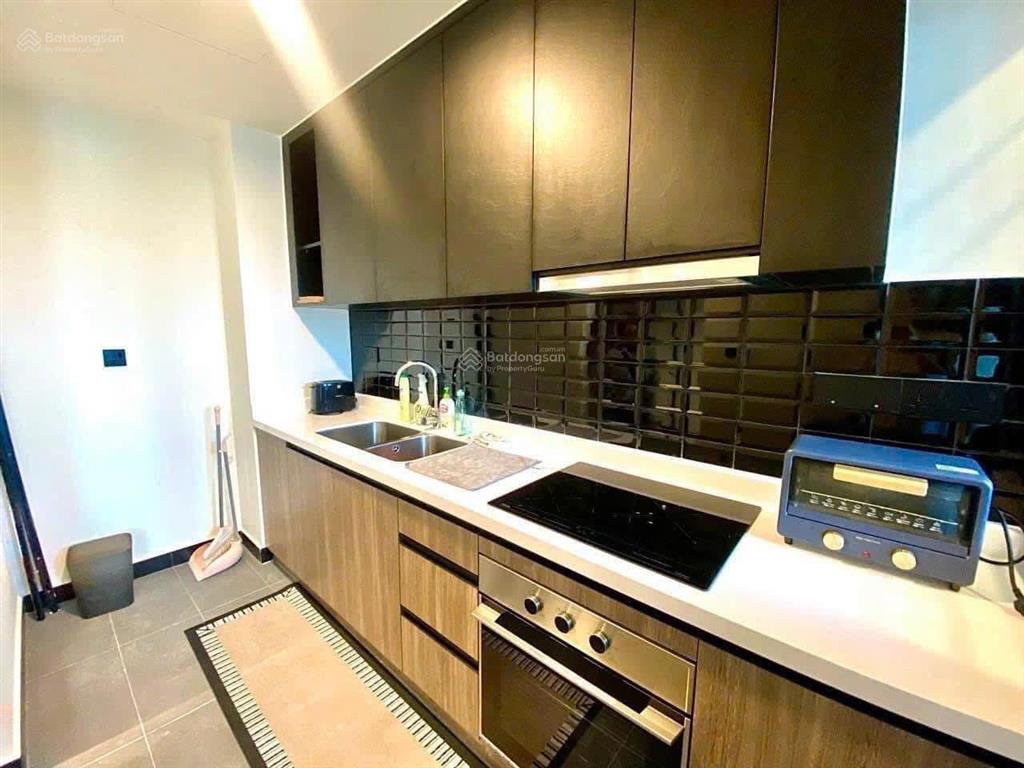 Thuê de la sol 2pn2wc 86m2 mới 100% ban công view sông bến vân đồn quận 4 sát q1 q3  0775 924 ***