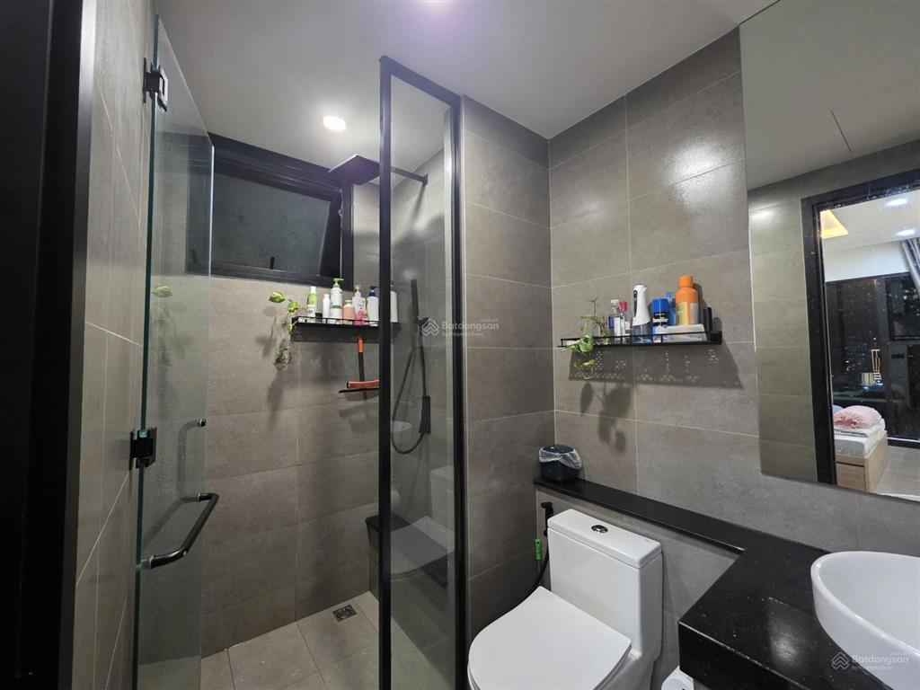 Thuê ngay 2pn 2wc 84m2 mới 100% nội thất luxury view sông bến vân đồn quận 4 sát q1  0775 924 ***