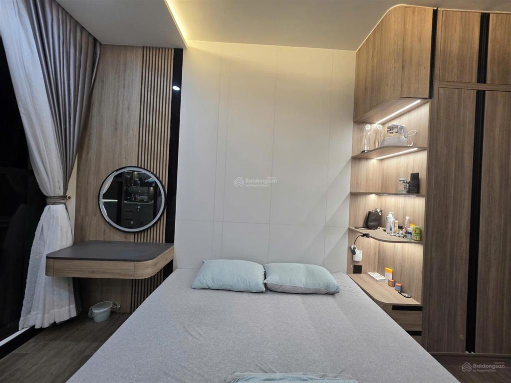 Thuê ngay 2pn 2wc 84m2 mới 100% nội thất luxury view sông bến vân đồn quận 4 sát q1  0775 924 ***