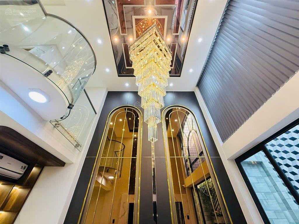 Bán nhà mt đang kinh doanh khách sạn đẹp và cao tầng nhất cung đường