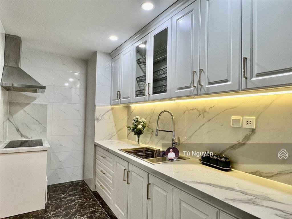 Chính chủ bán căn 2 phòng ngủ 82m2 golden west số 2 lê văn thiêm. giá 7 tỷ (bao hết)