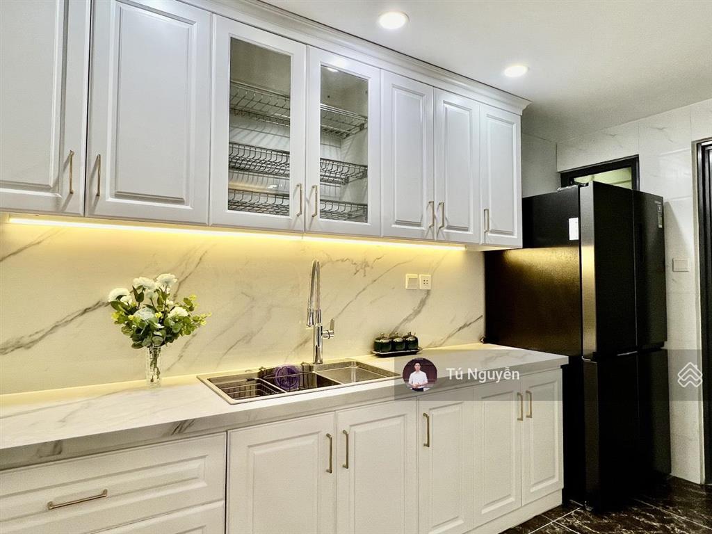 Chính chủ bán căn 2 phòng ngủ 82m2 golden west số 2 lê văn thiêm. giá 7 tỷ (bao hết)