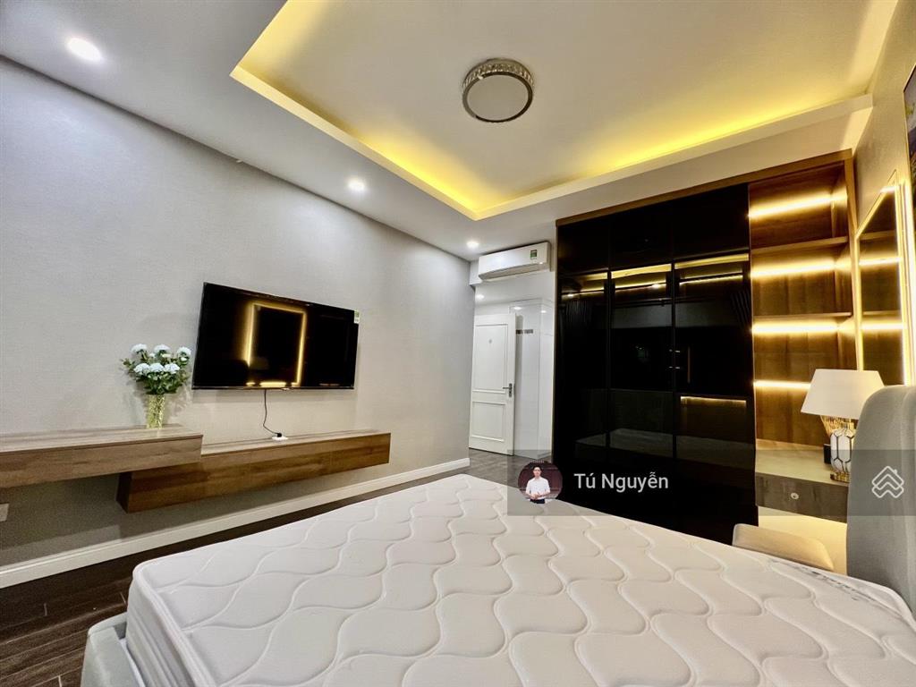 Chính chủ bán căn 2 phòng ngủ 82m2 golden west số 2 lê văn thiêm. giá 7 tỷ (bao hết)