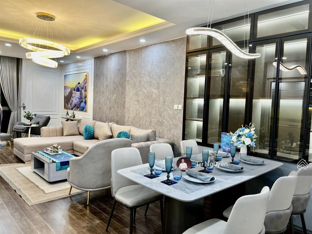 Chính chủ bán căn 2 phòng ngủ 82m2 golden west số 2 lê văn thiêm. giá 7 tỷ (bao hết)