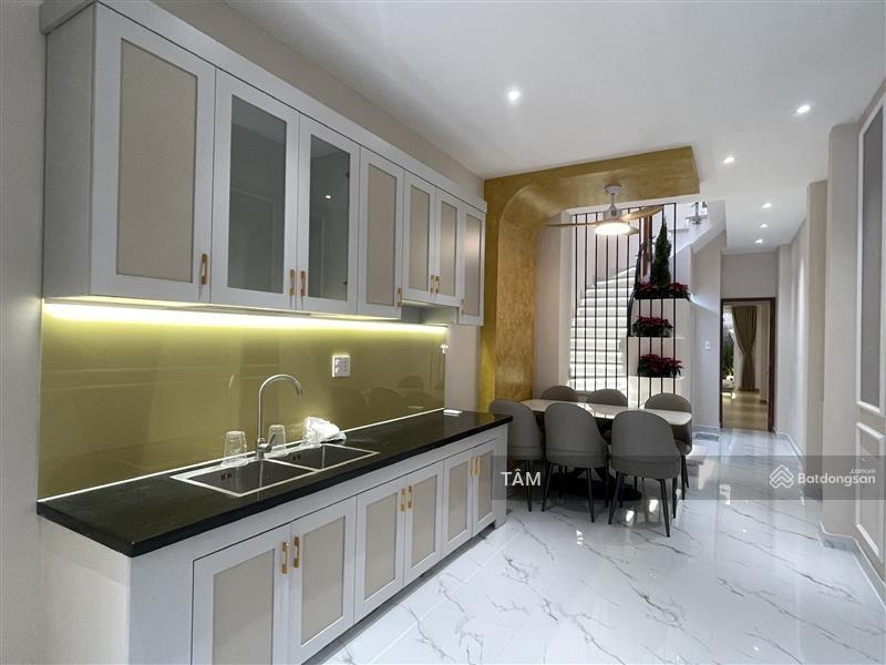 Nhà mới dọn vào ở ngay cv làng hoa p8 gv dt 86m 3 lầu  chỉ 7,6 tỷ