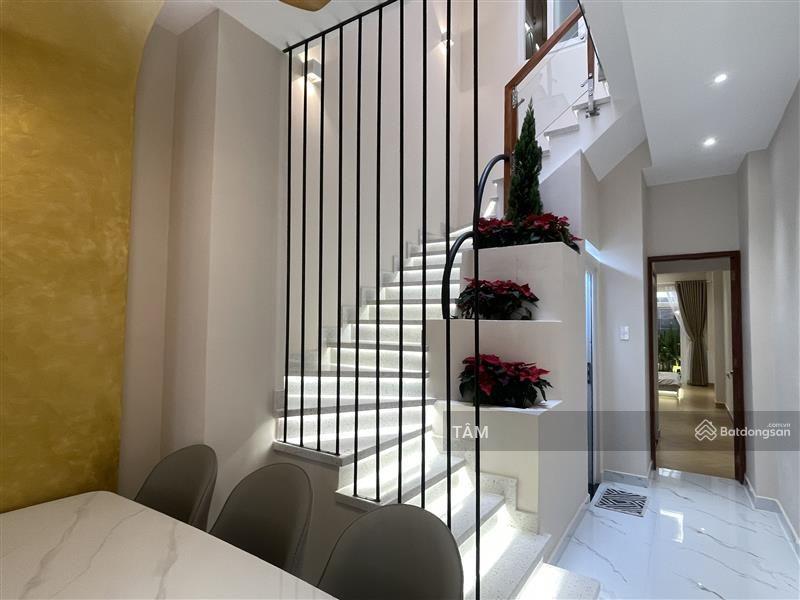 Nhà mới dọn vào ở ngay cv làng hoa p8 gv dt 86m 3 lầu  chỉ 7,6 tỷ