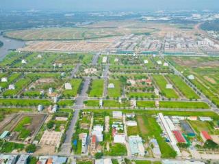 Saigon village giá ngộp đối diện công viên nền sạch đẹp, giá đẹp.