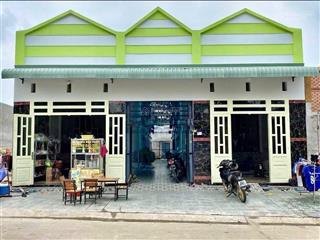 Vợ chồng định cư nước ngoài nên bán dãy trọ kcn lê minh xuân, 300m2 đang cho thuê 35tr/tháng,1tỷ250