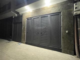 Phố nhổn  42m2, 6 tầng thang máy  lô góc  dòng tiền cao