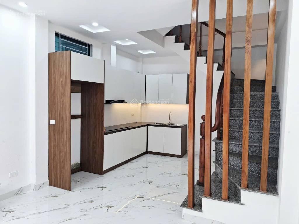 Nhà tây tựu  4 tầng / ngõ rộng  gần ô tô  ở ngay