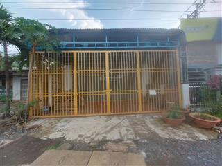 Em đang cần bán lô đất bao gồm cả nhà ở (xã ea wer  huyện buôn đôn)