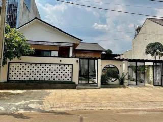 Bán gấp biệt thự sân vườn 1 tỷ 560tr ngay chợ bình điền sát quận 8  cạnh làng đại học