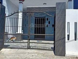 Bán căn nhà ở gần bv bình chánh, nhà có sân trước, 2 phòng ngủ, 2 wc, có nội thất sẵn