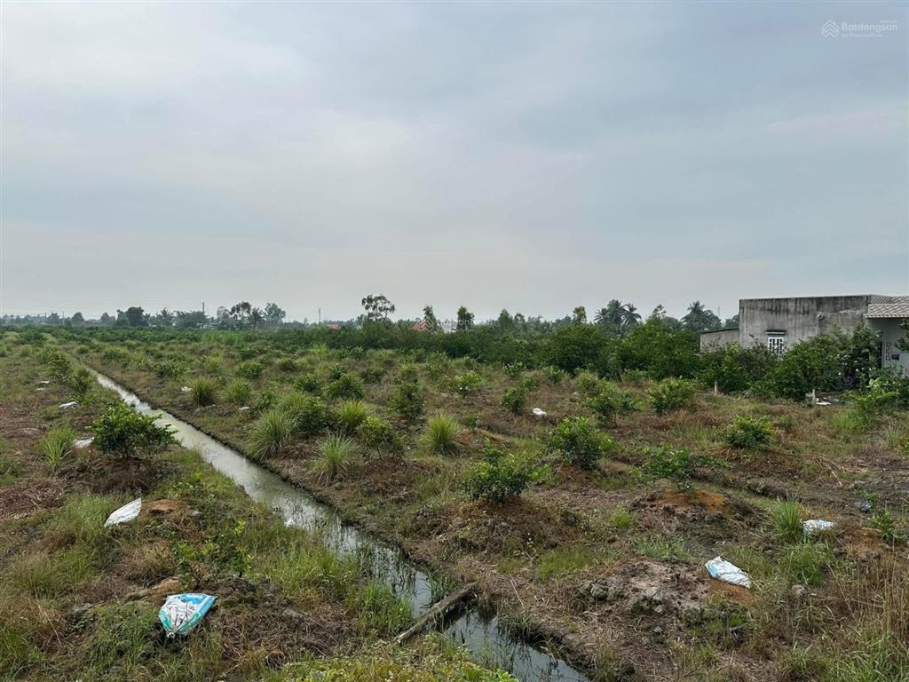Bán 4.300m2 đất vườn mt kênh (được chuyển thổ cư)