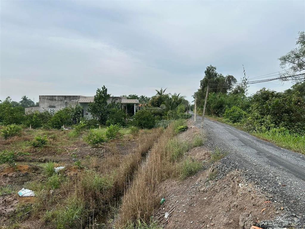 Bán 4.300m2 đất vườn mt kênh (được chuyển thổ cư)
