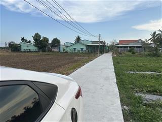 Bán lô thổ 185.9m2  xã tân trụ, cách nhựa 100m