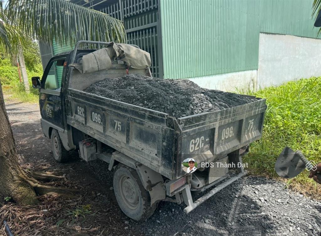 900m2 đất vườn (có sẵn 300m thổ cư). ấp 1, bình đức. xe hơi ngay đất