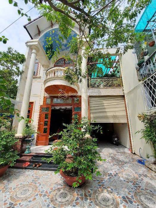 Biệt thự sân vườn 190m²  full nội thất gỗ đỏ  hạ chào giảm 300tr, giá mới chỉ 8 tỷ  hóc môn