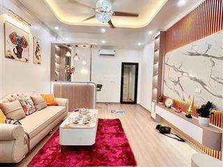 E là chân dài trong phố  phân lô cán bộ  5 tầng thang máy ,full nội thất đẹp  2 thoáng 