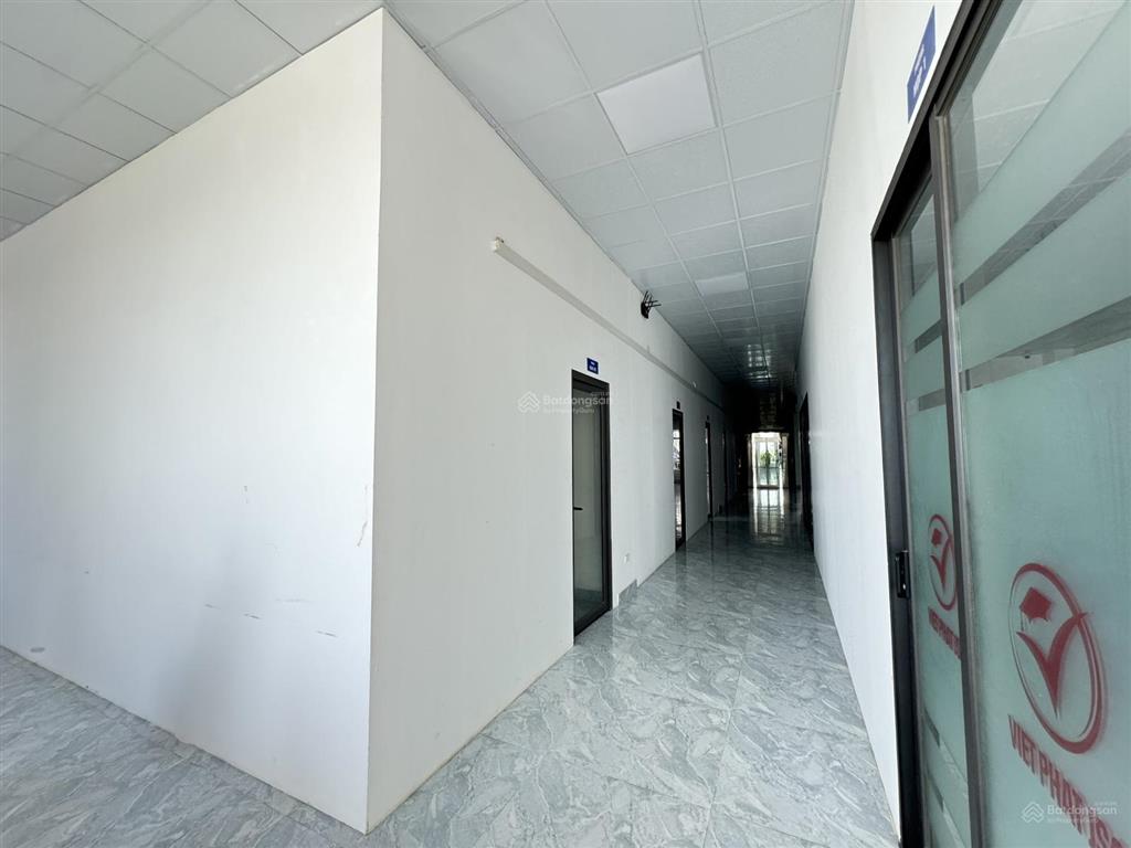 Cho thuê tòa nhà 5 tầng đã ngăn sẵn phòng, đầy đủ trang thiết bị phù hợp trung tâm xkld tại hà đông