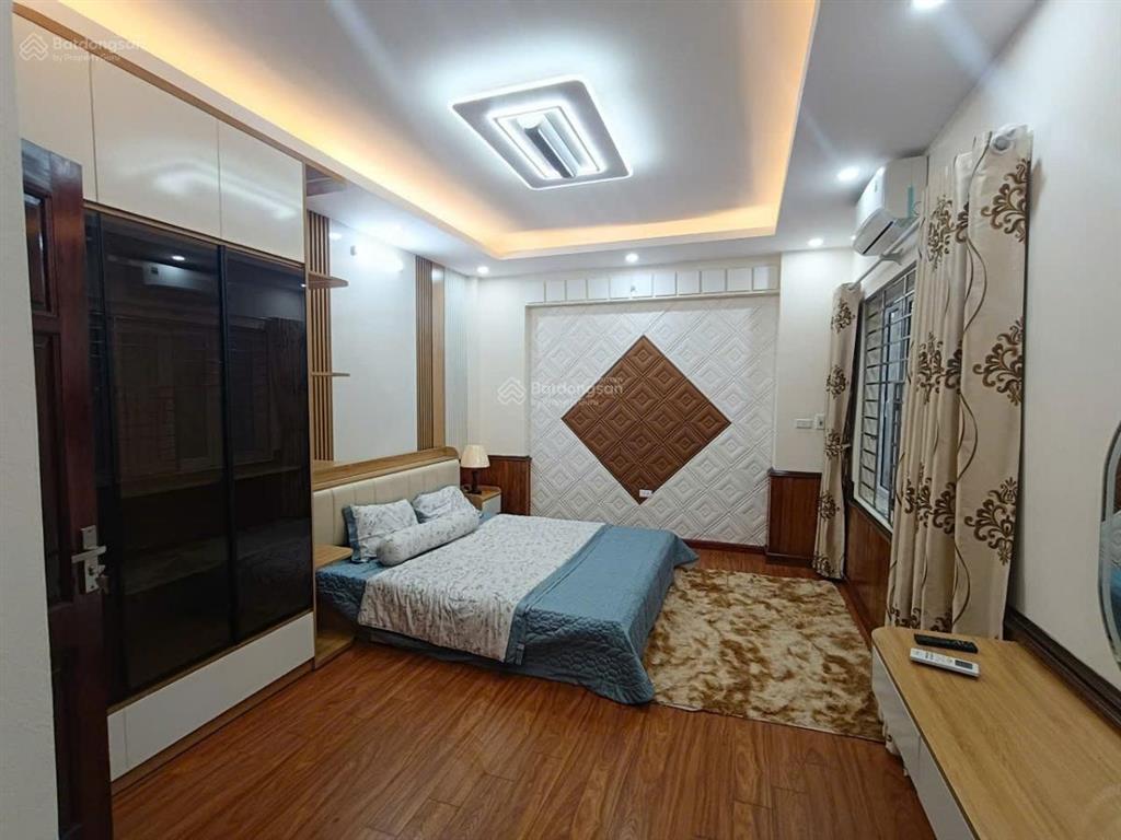 Nhà hiếm  cầu giấy nhỉnh 8 tỷ, dt 36m, giá chỉ 200tr/m ô tô đỗ cửa, cách mặt phố cầu giấy 5m