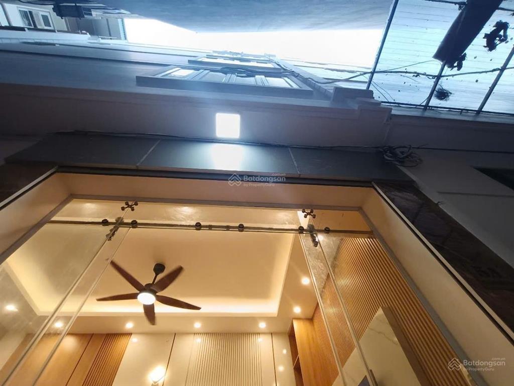 Nhà hiếm  cầu giấy nhỉnh 8 tỷ, dt 36m, giá chỉ 200tr/m ô tô đỗ cửa, cách mặt phố cầu giấy 5m