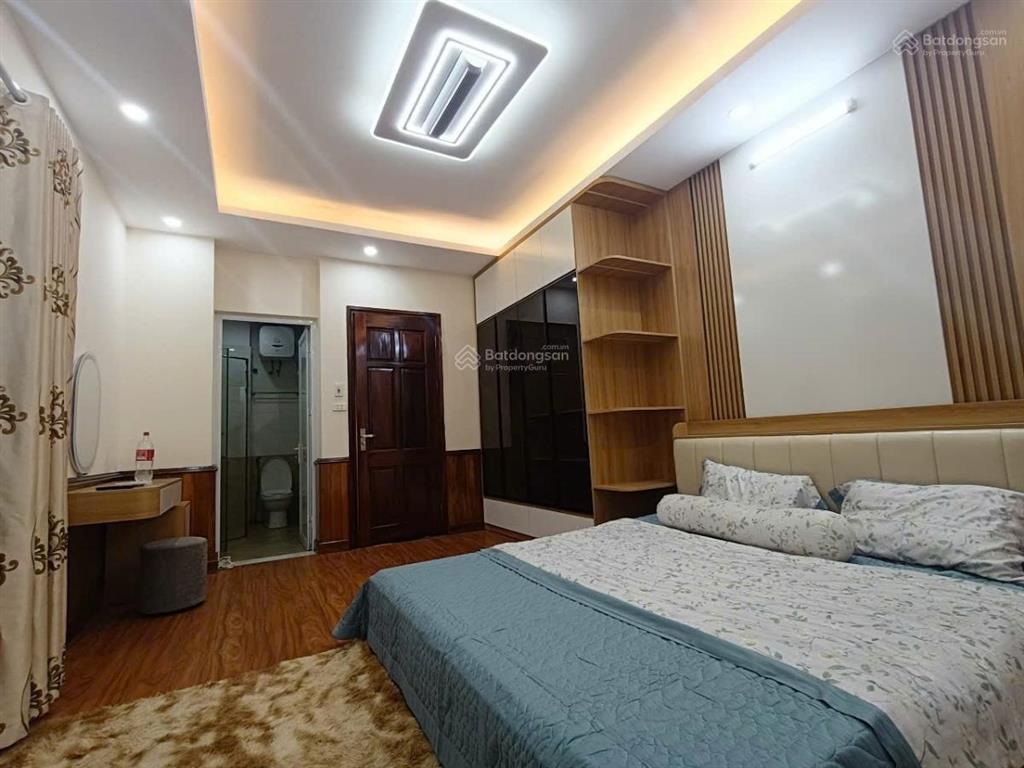 Nhà hiếm  cầu giấy nhỉnh 8 tỷ, dt 36m, giá chỉ 200tr/m ô tô đỗ cửa, cách mặt phố cầu giấy 5m