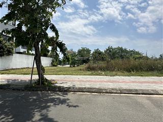 Có 1 0 2 những lô đất đẹp nhất ngay khu đô thị phước trạch hội an. giá 52tr/m2.  ngay 0903 146 ***