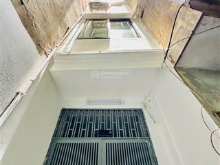 Bán nhà 5 tầng siêu đẹp phố hồng hà, hoàn kiếm .giá chỉ 2.8 tỷ