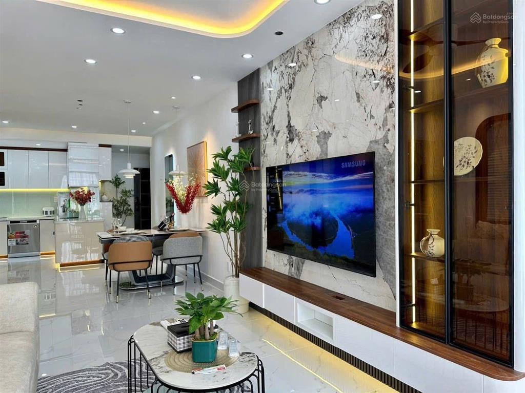 Căn góc 3pn viêw hồ bới landmarrk 81 trung tâm phú mỹ hưng cần bán gấp