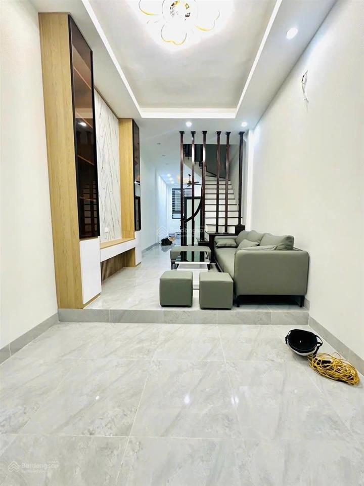 Bán gấp trong tuần! lạc long quân, tây hồ. dt 39m2, 4t, dân xây, ô tô đỗ cổng, tặng full nội thất