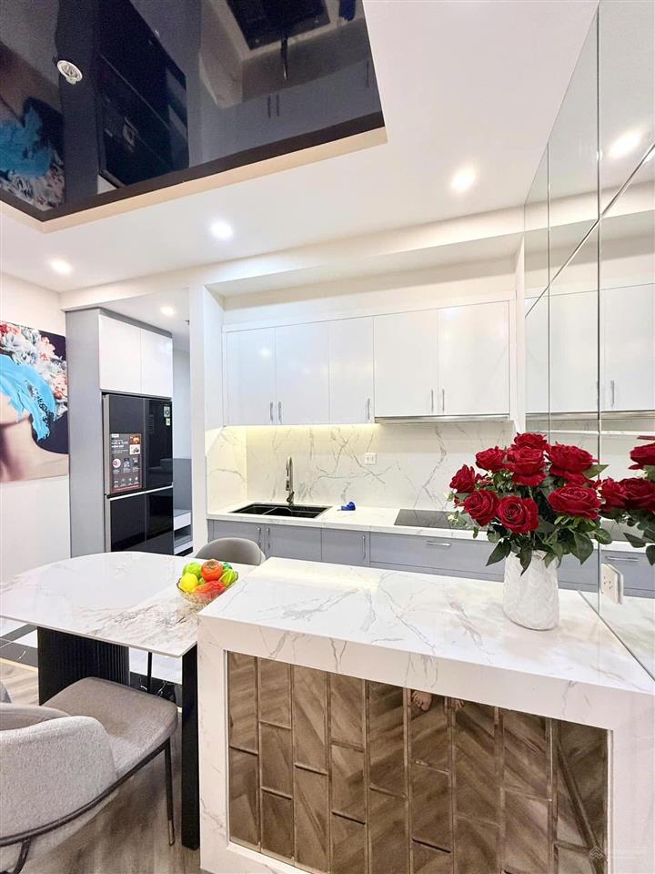 Bán chcc momota 151 nguyễn đức cảnh  hoàng mai. dt 130m2 3pn 2wc, căn view cực thoáng