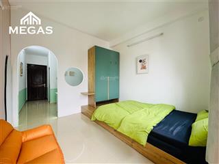 Studio  full nội thất  1pn  ban công ngay sau emart phan văn trị