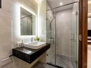 Bán căn hộ chung cư 70,6m2, 2pn, 2wc tại vĩnh phú ii, giá 2,6 tỷ, đường quốc lộ13 view 4 mặt sông