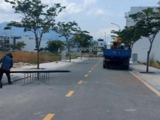 Bán 1 nền đất ở phạm hùng nối dài, đường lớn, dân cư đông, giá 2tỷ750tr, shr, xdtd