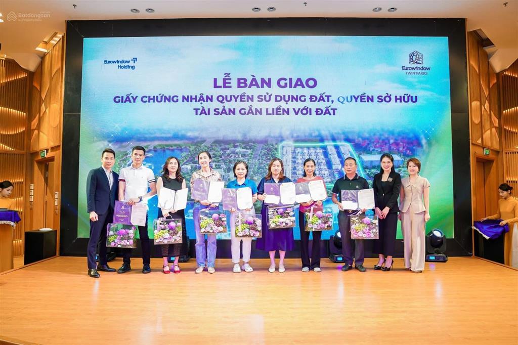 Tôi chuyển hướng kinh doanh cần bán gấp liền kề 75m2 tại eurowindow twin parks gia lâm. đã có sổ