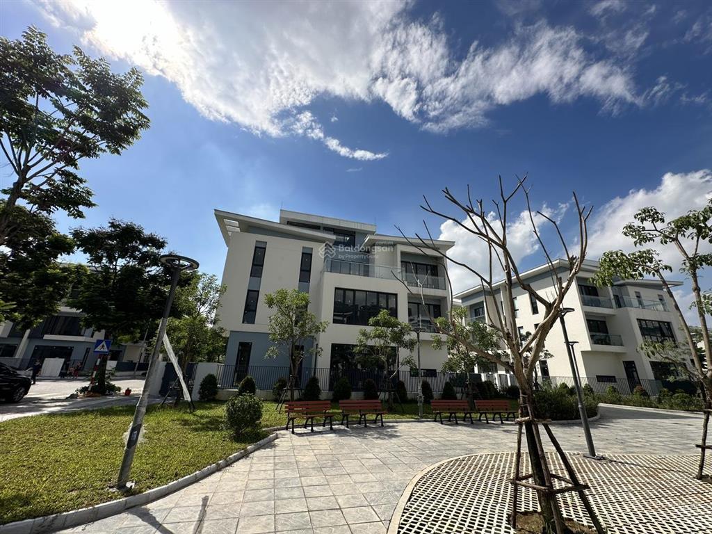 Cần bán căn góc an quý vị trí cực đẹp, giá tốt,  dung 0979 008 ***5