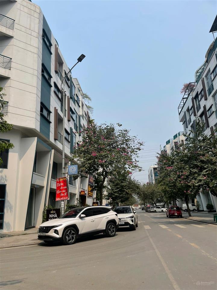 Bán liền kề galaxy tố hữu, vị trí đẹp giá 2x tỷ,  0979 008 ***