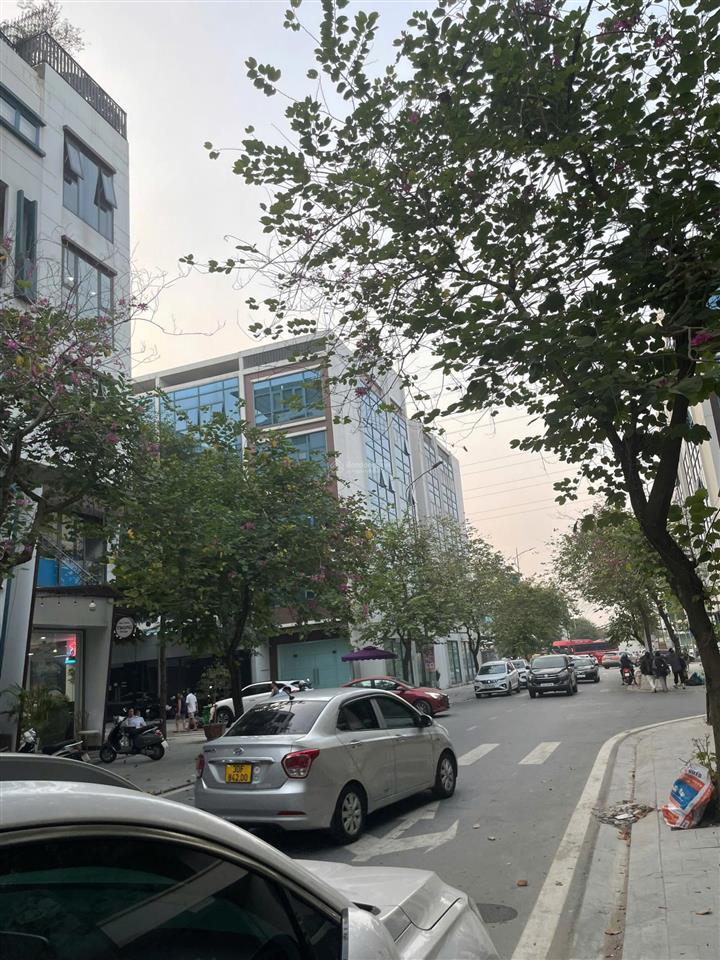 Bán liền kề galaxy tố hữu, vị trí đẹp giá 2x tỷ,  0979 008 ***