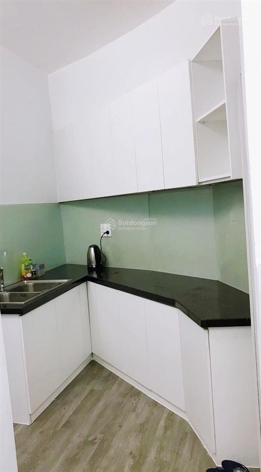 Cách mạng tháng 8 quận 10 hai mặt đường xe hơi gần ngã 6 dân chủ.