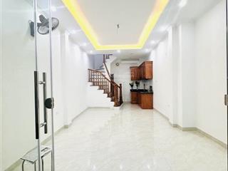 Nhà ngõ thông tứ phía , đi được nhiều lối, sổ đỏ chính chủ