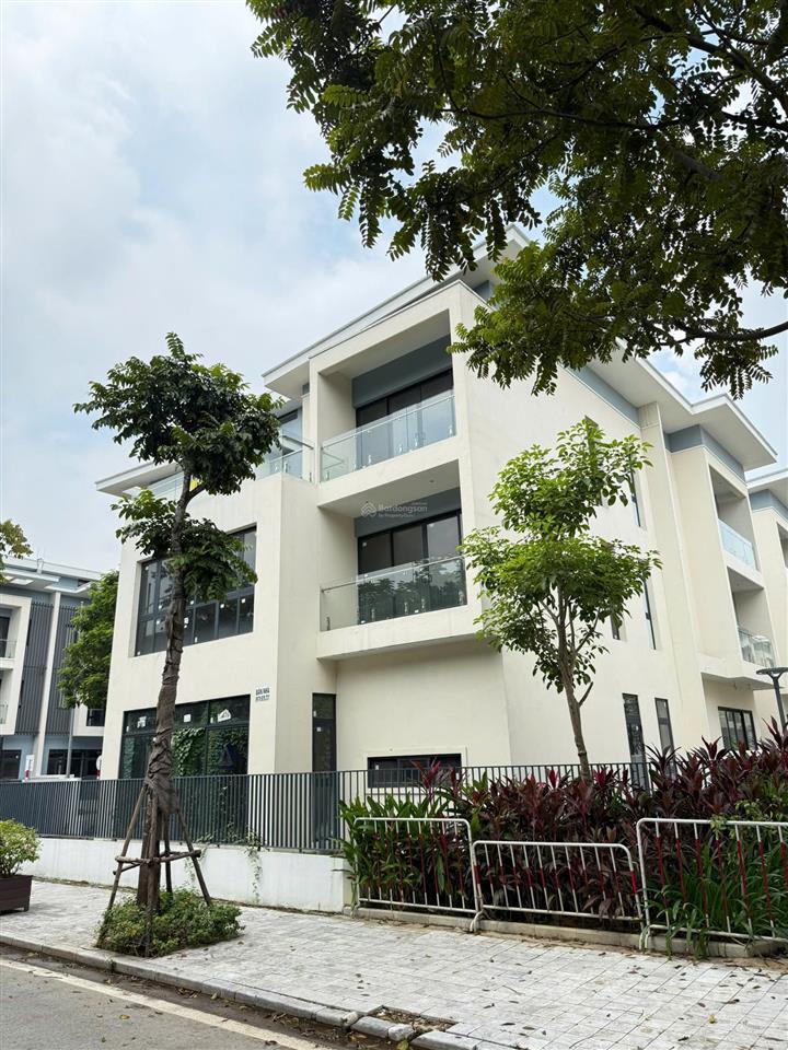 Bán bt 3 mặt tiền căn góc siêu vip đường vào 32m. chiết khấu 7% tặng ngay 100tr tại kđt dương nội